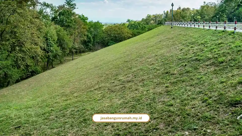 Desain rumah split level di tanah miring Semarang Atas